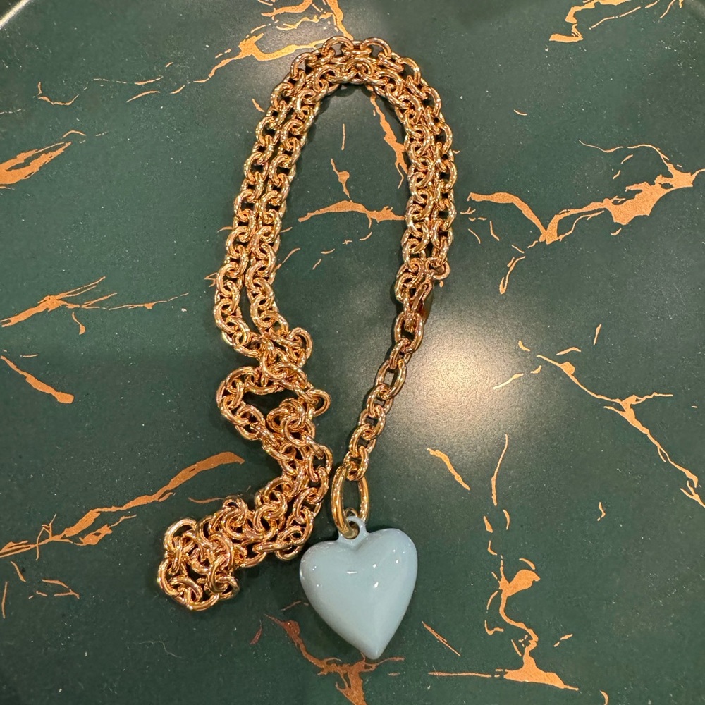 NWOT.Roxanne Assoulin The Mini Puffy Heart Necklace Cloud Blue - Picture 3 of 3